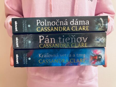 Séria Tajomná temnota od hviezdy v YA svete Cassandry Clare Cassandra Clare séria Tajomná temnota