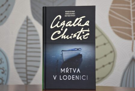Agatha Christie Mŕtva v lodenici