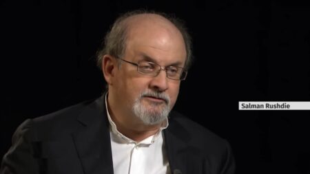 Salman Rushdie útok nožom