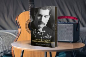 Denníky Freddieho Mercuryho? Táto kniha prináša príbeh plný emócií, tajomstiev aj šokujúcich odhalení s-laskou-Freddie